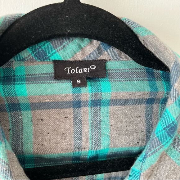 Tolani plaid floral back printed oversized flannel tunic - Picture 2 of 6